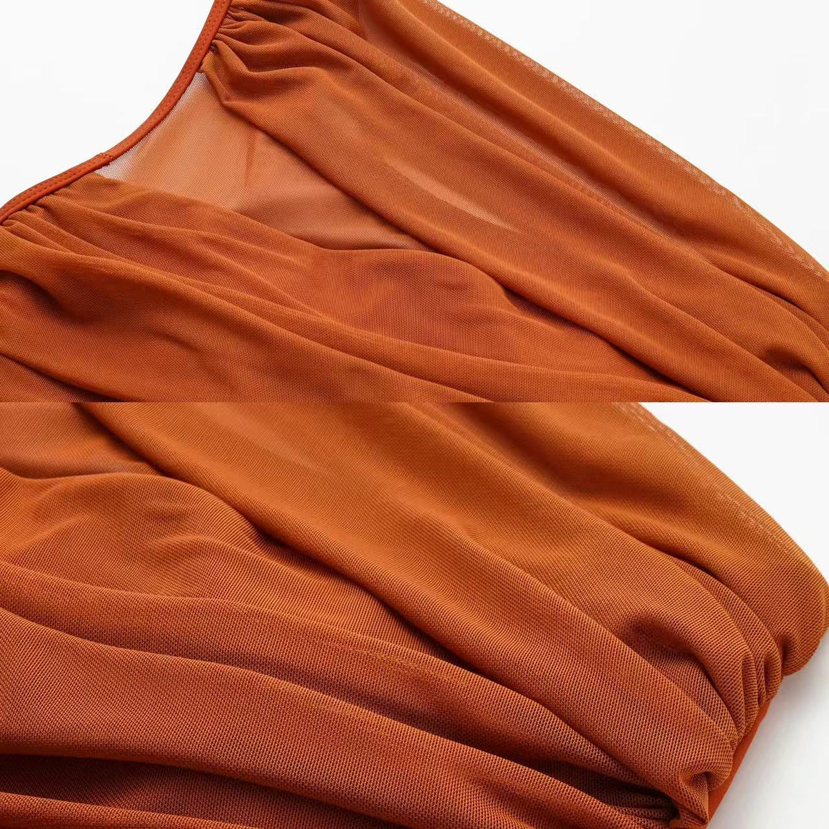 Traje de Baño de Un Hombro Arrugado en Color Óxido con Sarong Transparente