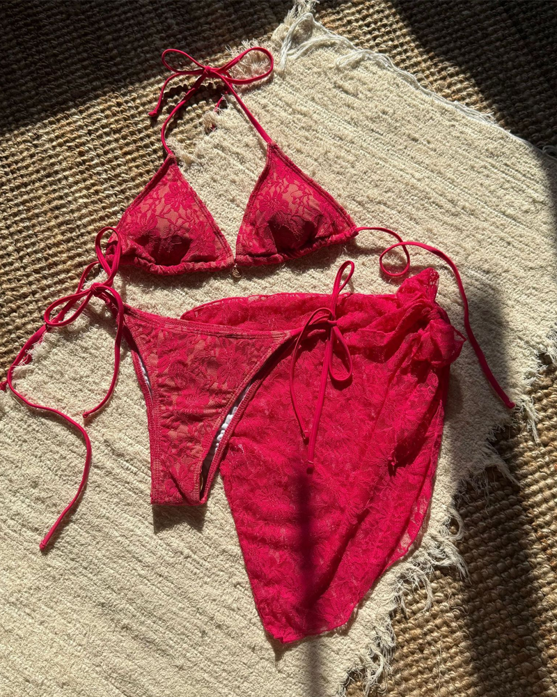 Conjunto de Bikini de Encaje Seductor con Falda de Tela de Malla