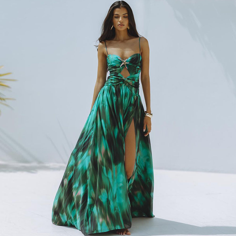 Traje de baño de una pieza con falda y diseño en verde