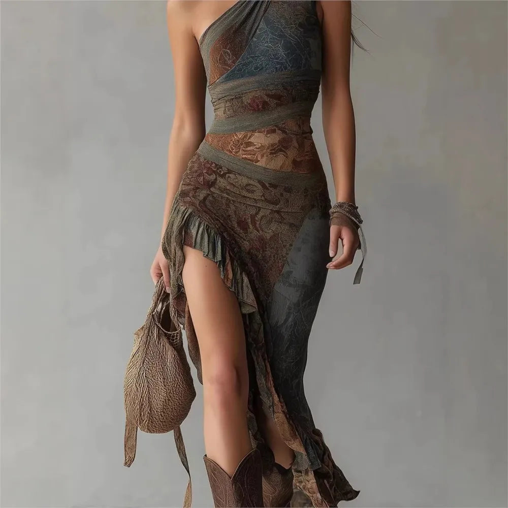 Vestido largo asimétrico de un hombro con estampado étnico y abertura alta