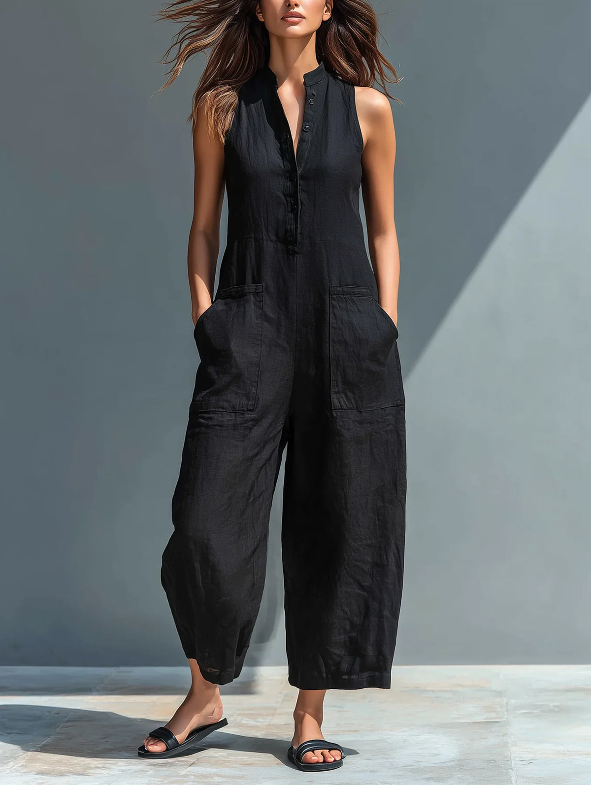 Claudia | Mono minimalista de lino para mujer, sin mangas, cuello alto y botones