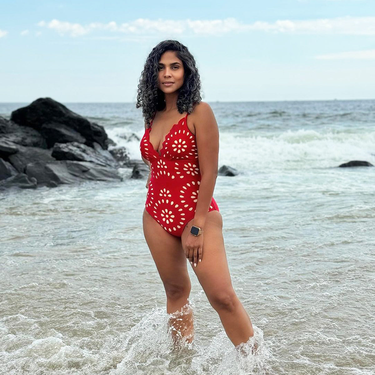 Traje de Baño de Una Pieza con Falda Floral y Diseño Hueco