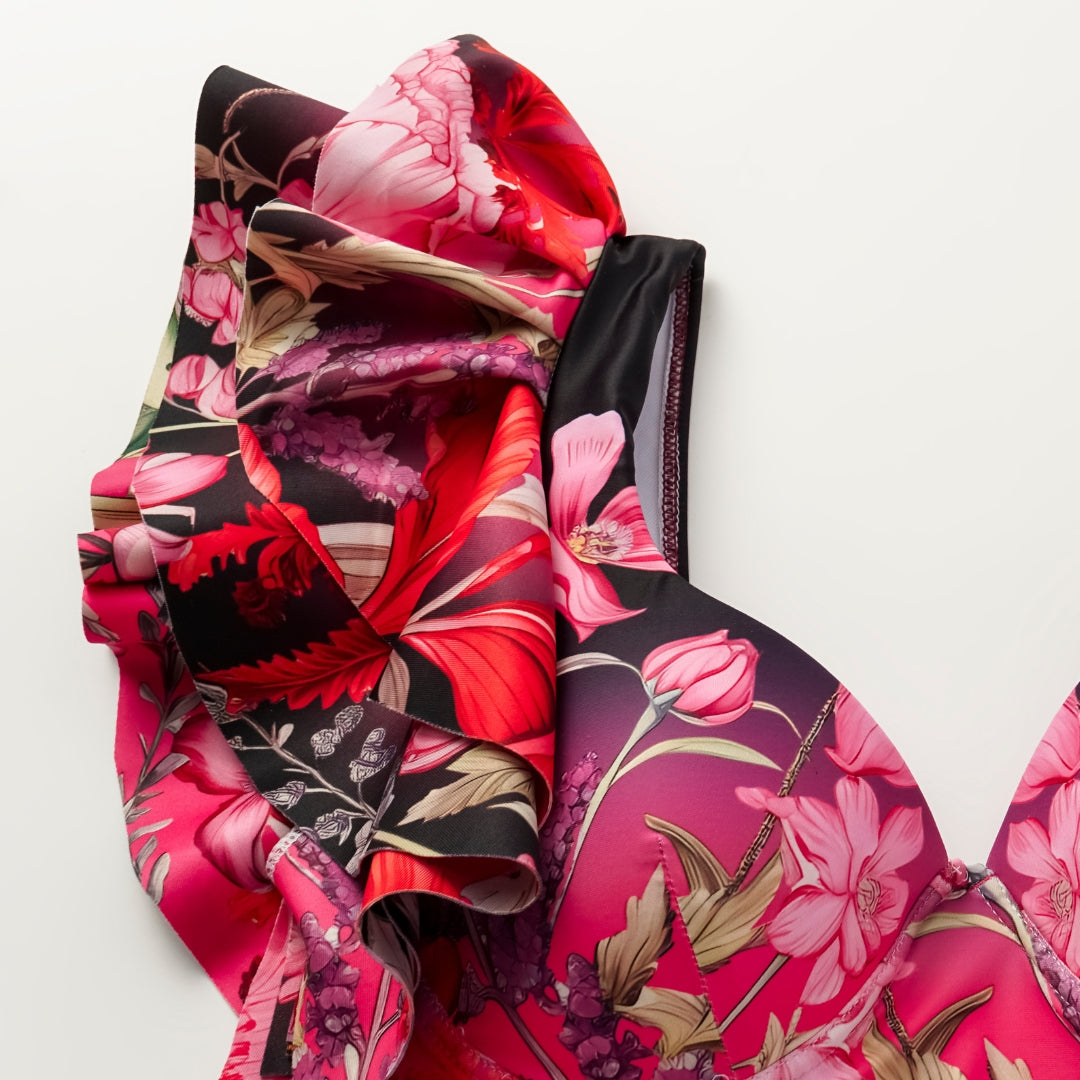 Traje de Baño de Una Pieza con Estampado Floral Arrugado y Sarong