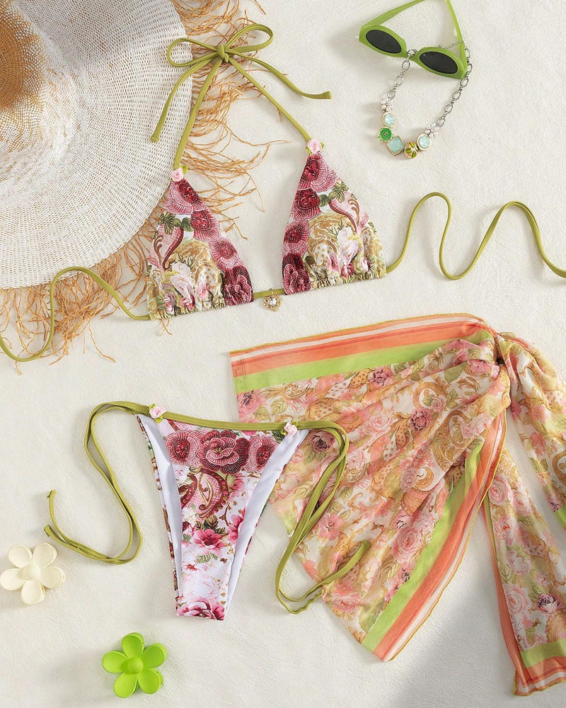 Conjunto de bikini retro con pareo floral de tres piezas