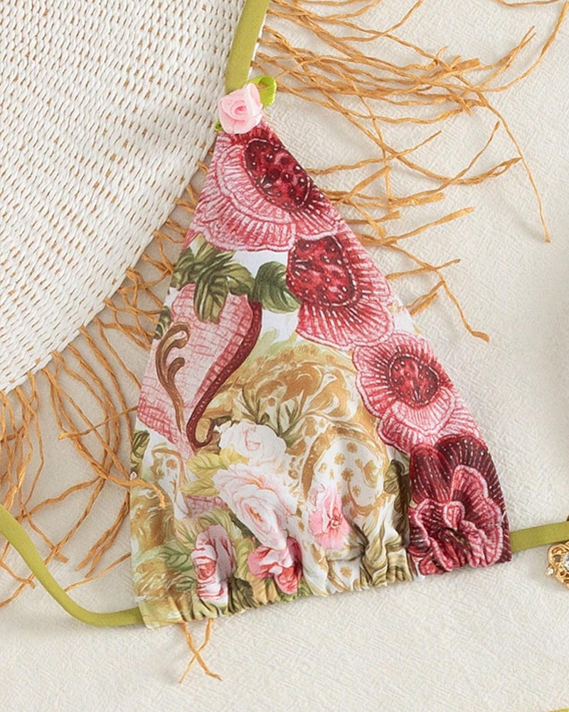 Conjunto de bikini retro con pareo floral de tres piezas