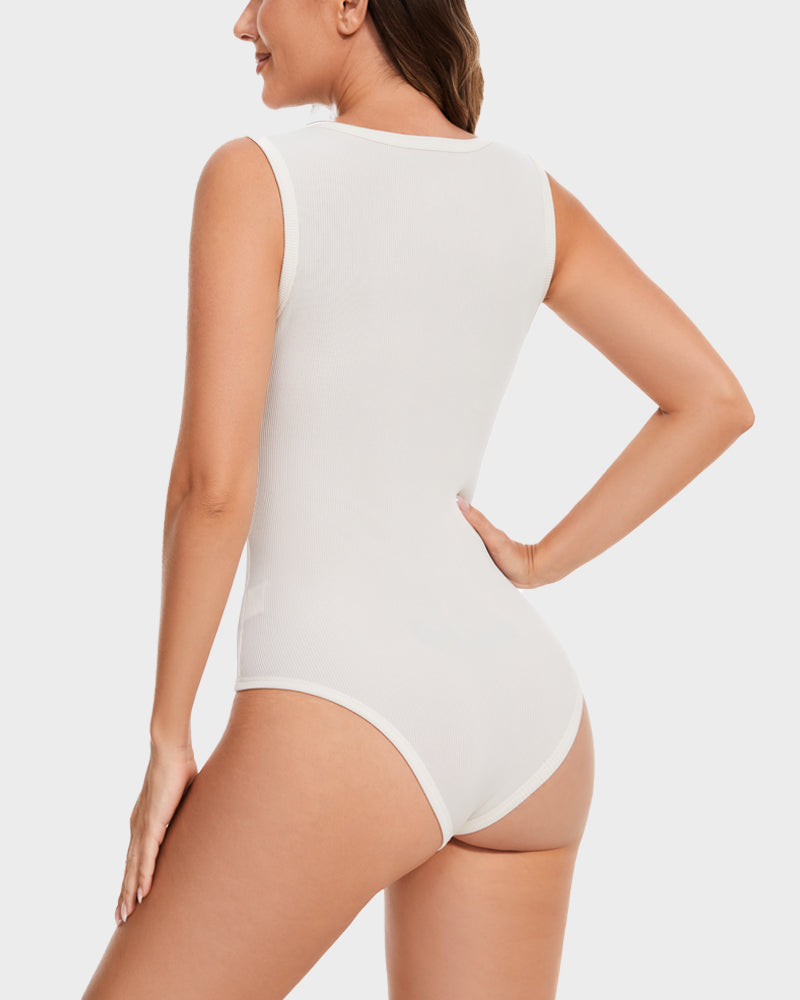 Vestido ajustado con escote cuadrado y tirantes de canalé