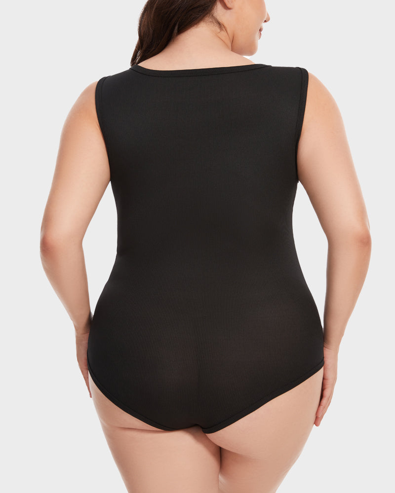 Vestido ajustado con escote cuadrado y tirantes de canalé